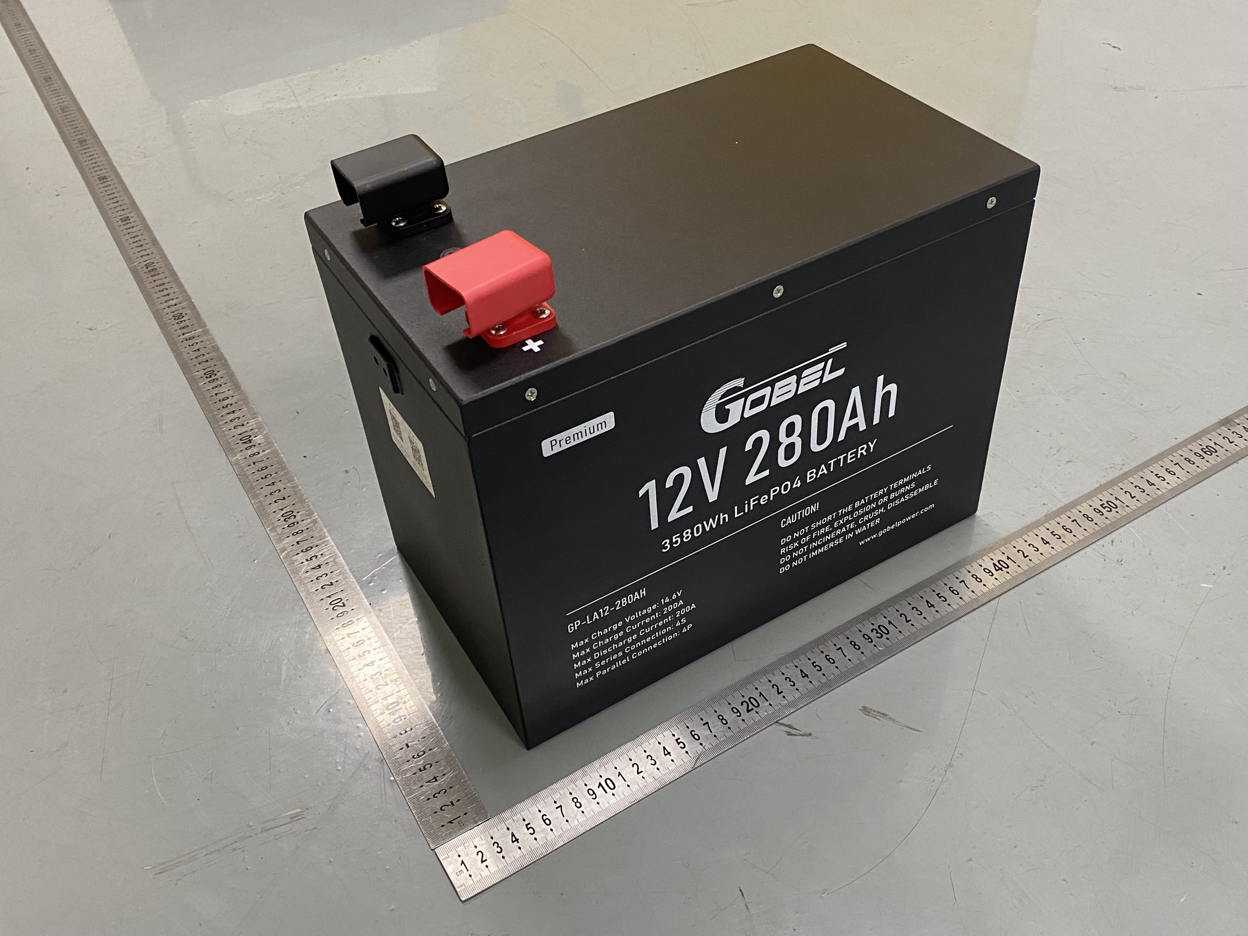 Batteria Gobel GP-LA12-100AH ​​12,8 V 100 Ah IP56 in lega di alluminio LiFePO4 (4S4P scalabile fino a 20 kWh)